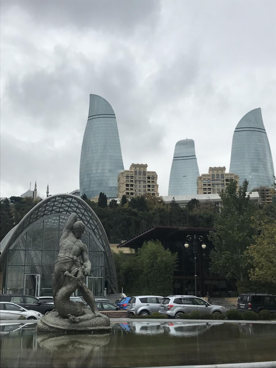 Символ современного Баку - три Огненные башни
